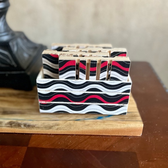 Mini Pallet & Crate Coaster Set red black waves print. 4 Coasters W/ Crate - Picture 3 of 6